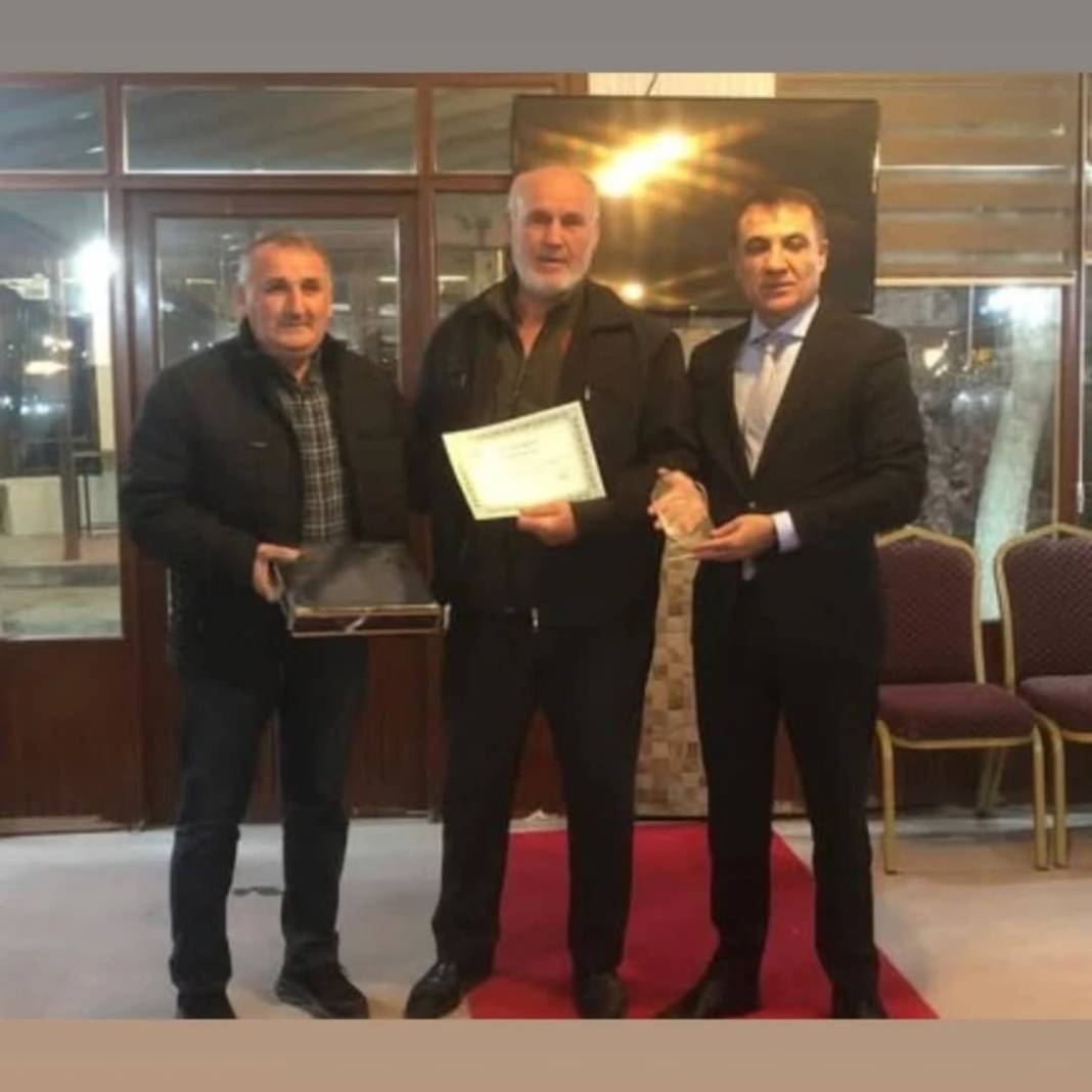 Emekli çalışanlara plaket takdim edildi 1